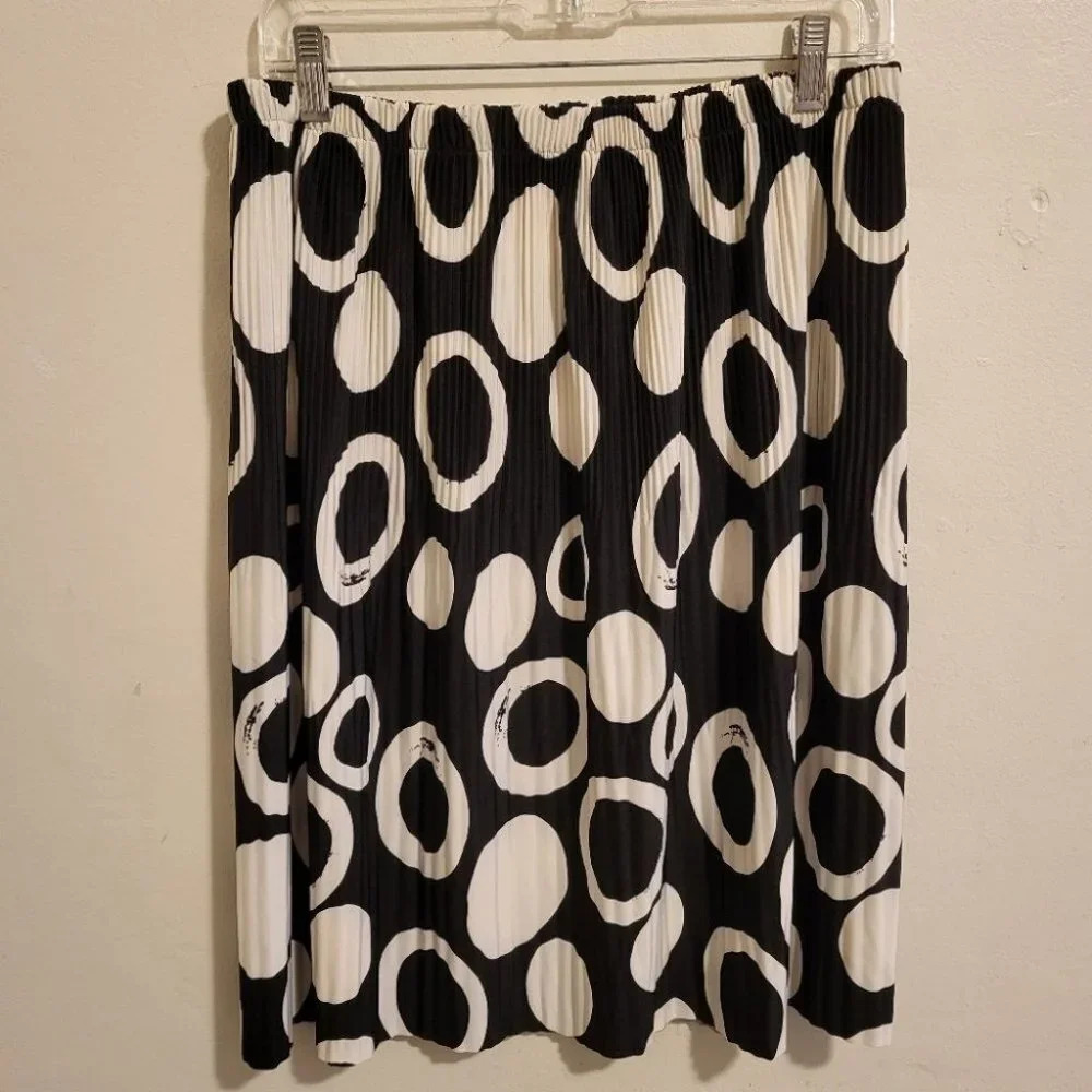 Sunny Leigh Women's Pleat Skirt (size M)
